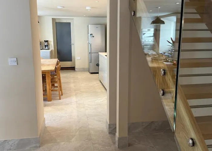 One-Bedroom Deluxe Apartment